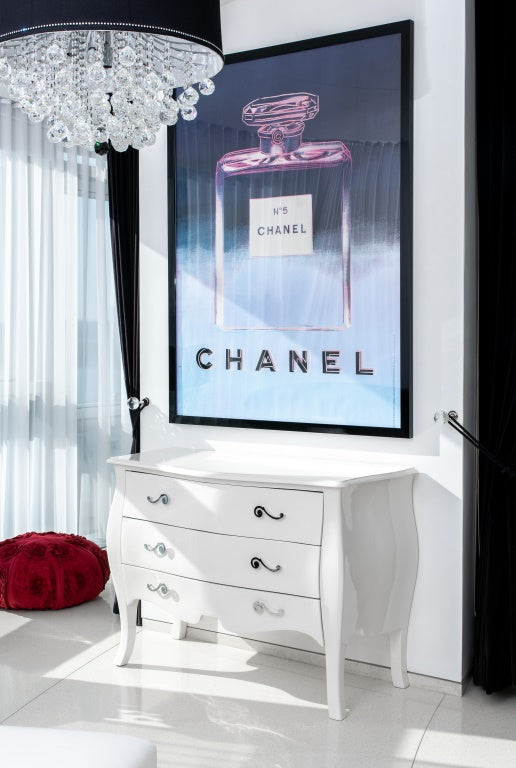 Modern White Lacquered 3-Drawer Bombe Chest