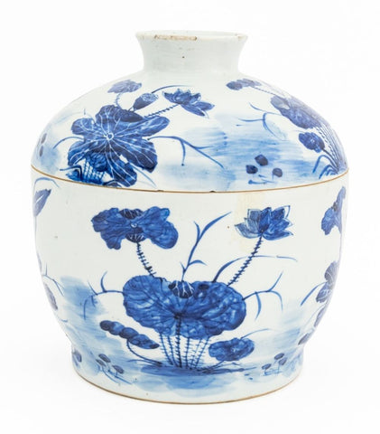 Chinese Blue & White Porcelain Covered Jar