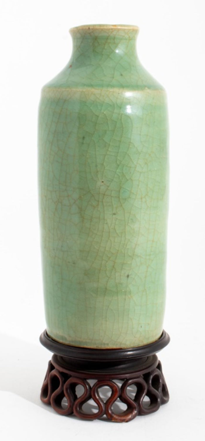 Chinese Longquan Ge Yao Celadon Glazed Vase