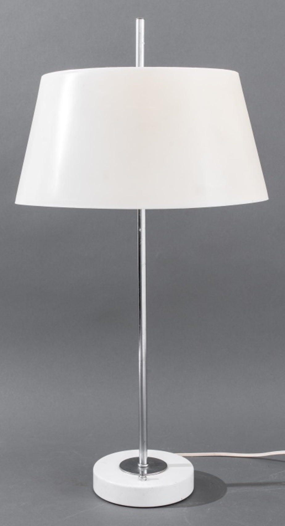 Mid-Century Modern Chrome and Acrylic Office Lamp – Showplace, image size:924x1705