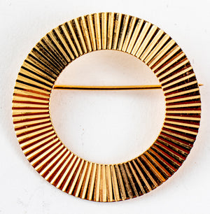 Retro 14K Yellow Gold Ribbed Circle Brooch (7383743758493)