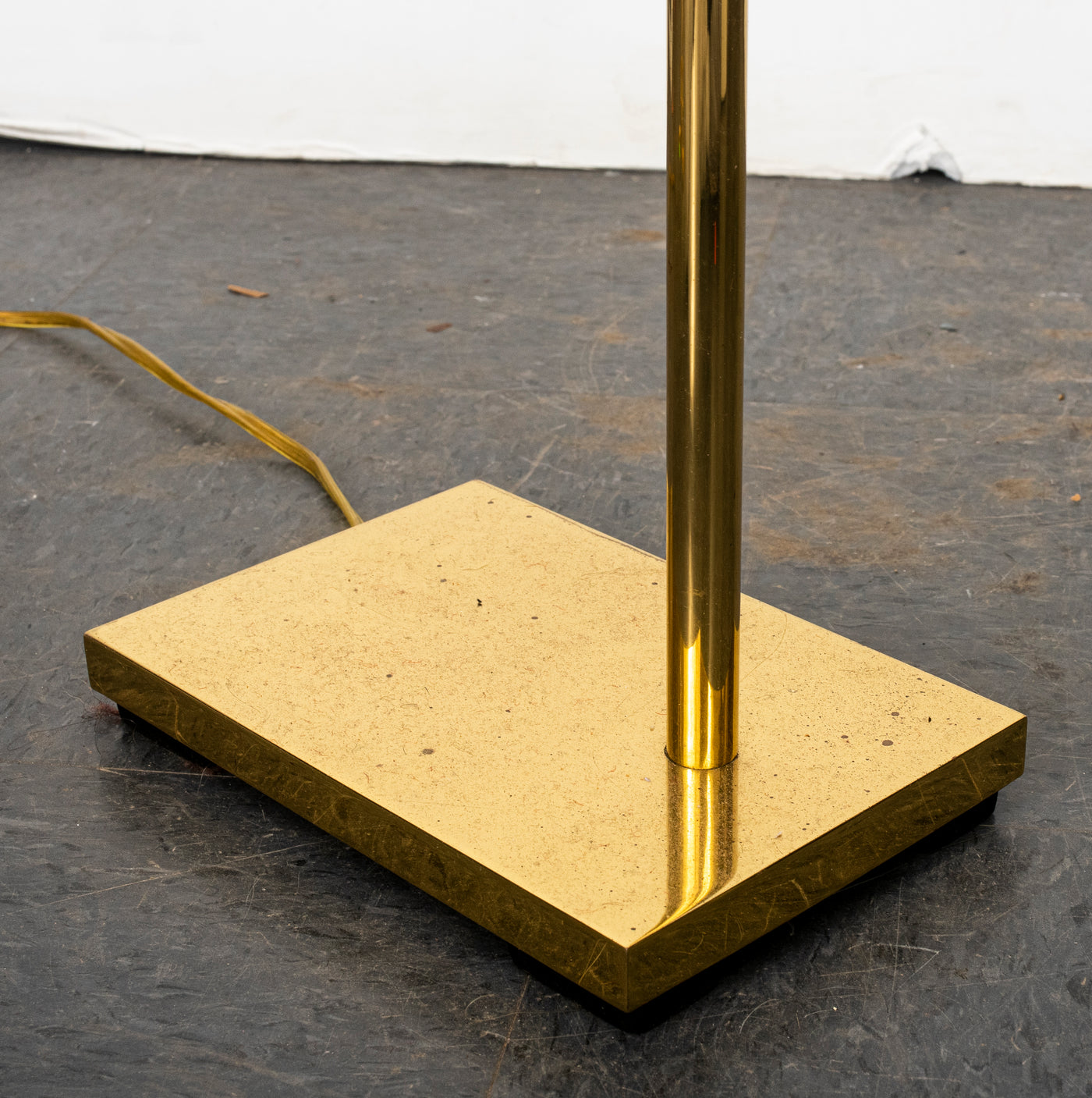 Modern Adjustable Brass Floor Lamp – Showplace