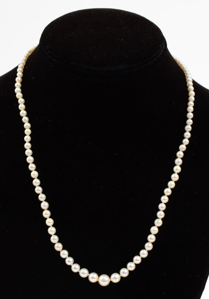 14K White Gold Graduated Cultured Pearl Necklace