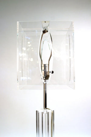 Mid-Century Modern Lucite Table Lamp with Lucite Shade upper half (6719926370461)