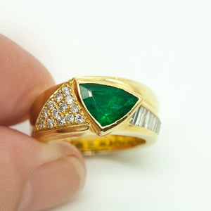 Ring in Gold with Colombian Emerald and Diamonds Front View (6719963496605)