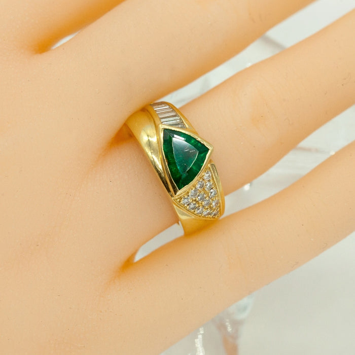Ring in Gold with Colombian Emerald and Diamonds