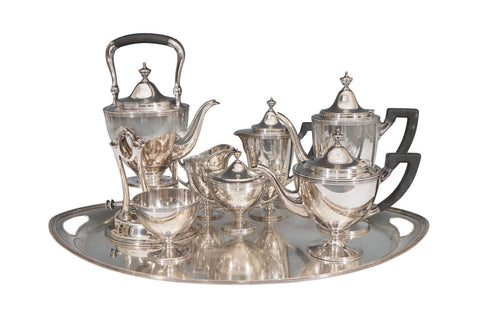 Tiffany & Co. Tea Set in Sterling Silver: Eight Pieces