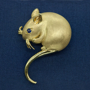 SUNA Mouse Brooch in Gold with Sapphire Full View 4 (6719959433373)